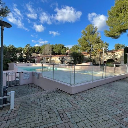 Studio Climatise Piscine Et Proche Plage Санари-сюр-Мер Экстерьер фото