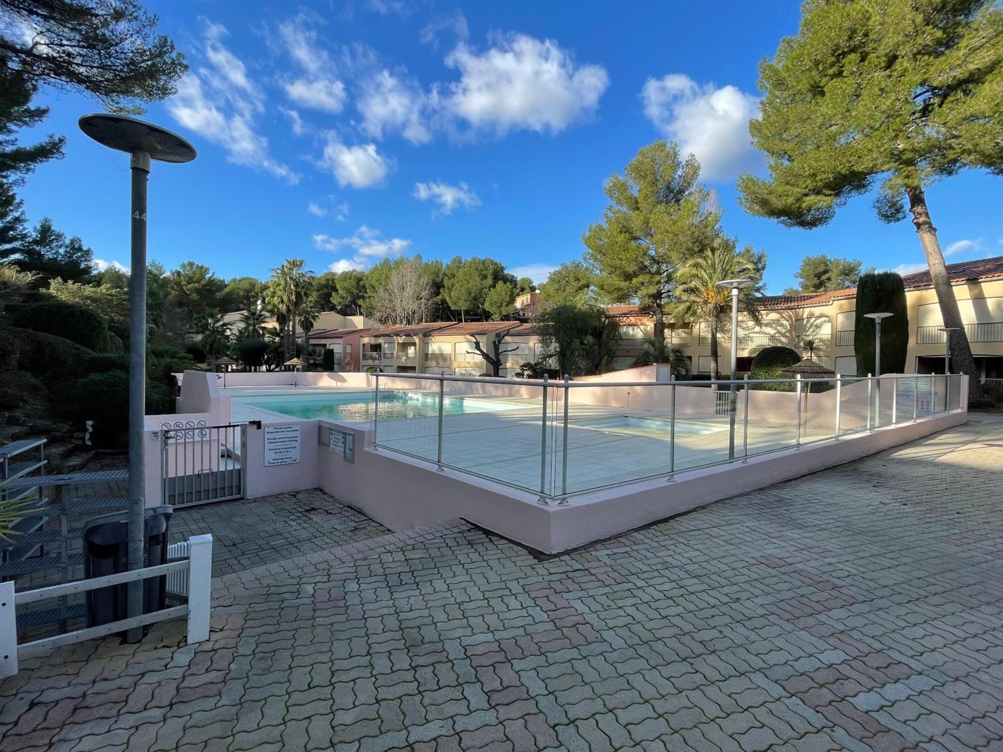 Studio Climatise Piscine Et Proche Plage Санари-сюр-Мер Экстерьер фото